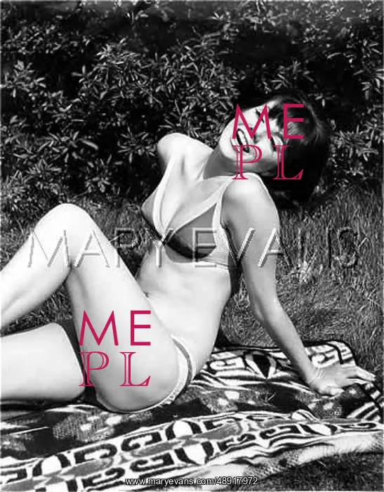  : WOMAN IN A BIKINI