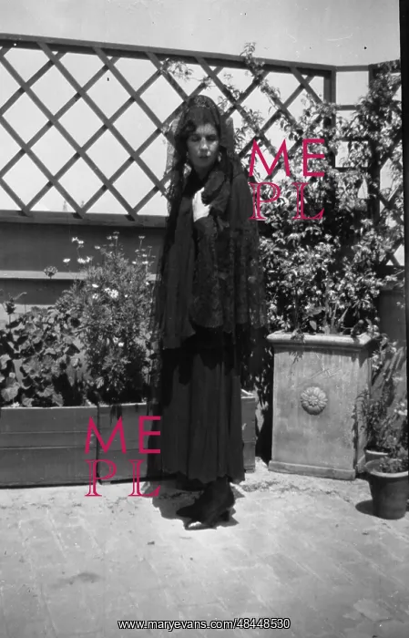  : Woman in black