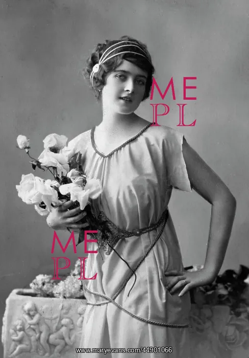  : Woman carrying a bunch of roses