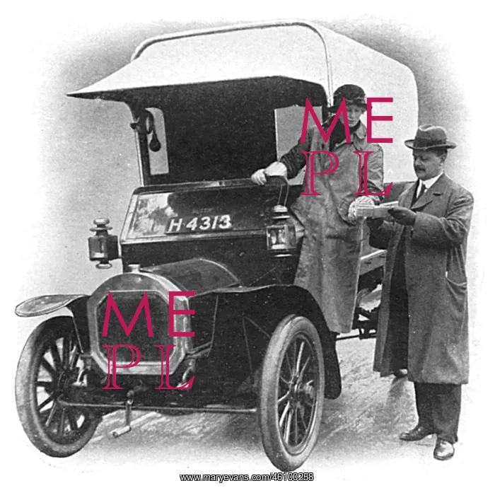 : A woman chauffeur, WW1 : A woman chauffeur, WW1