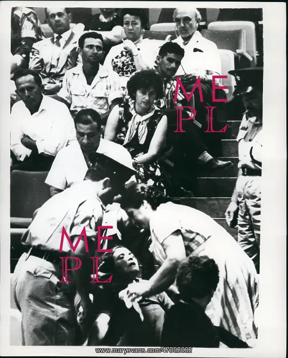 : Woman fainting at Eichmann trial, Jerusalem : Woman fainting at Eichmann trial, Jerusalem