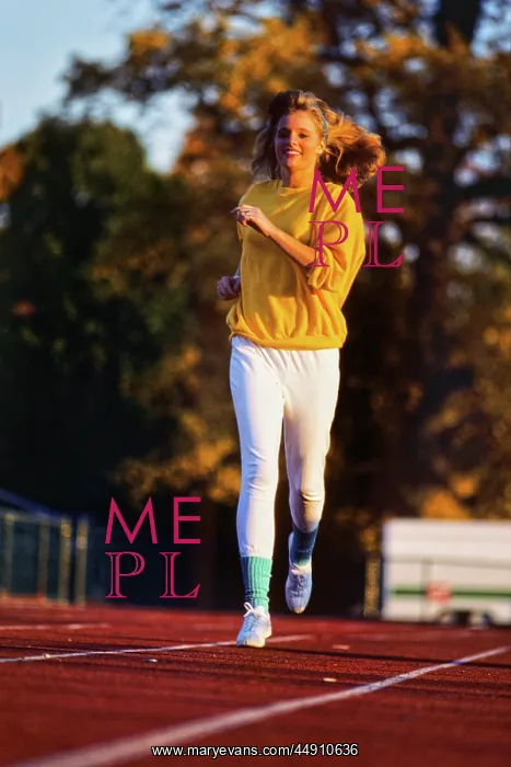  : Woman Jogging