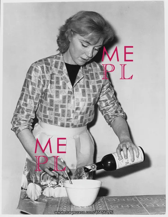 : WOMAN MIXING : WOMAN MIXING