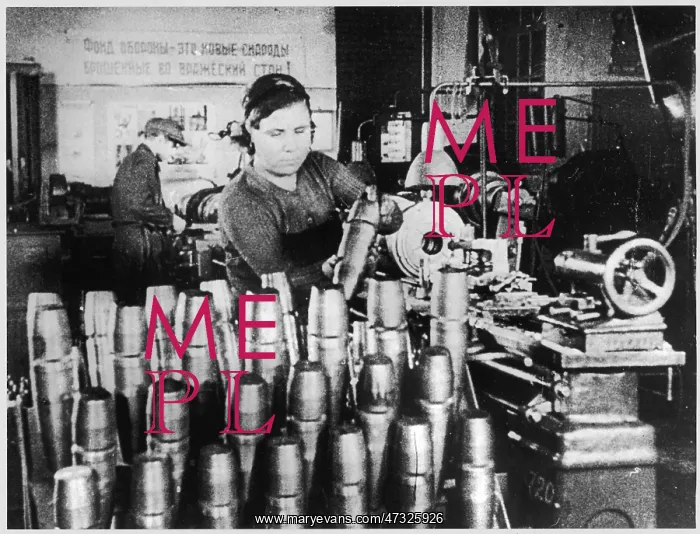 : WOMAN / MUNITIONS : WOMAN / MUNITIONS