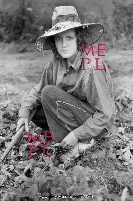 : Woman - occupations - farmer - migrant worker : Woman - occupations - farmer - migrant worker