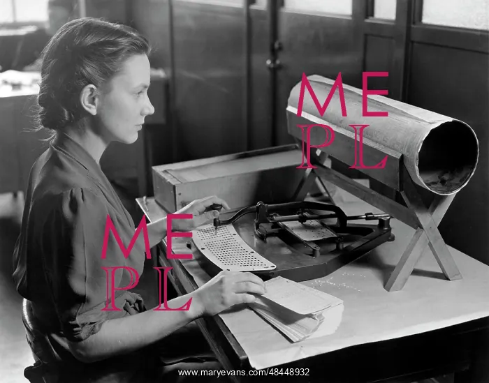 : Woman operating a card puncher : Woman operating a card puncher