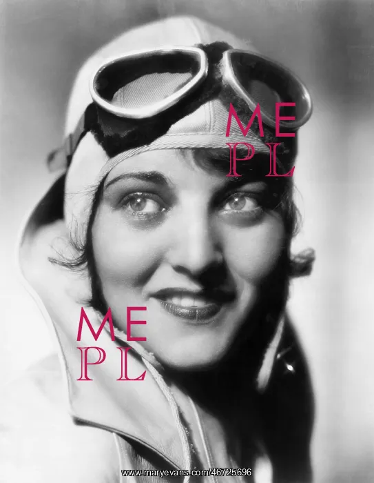 : Woman with a pilots hat and goggles : Woman with a pilots hat and goggles