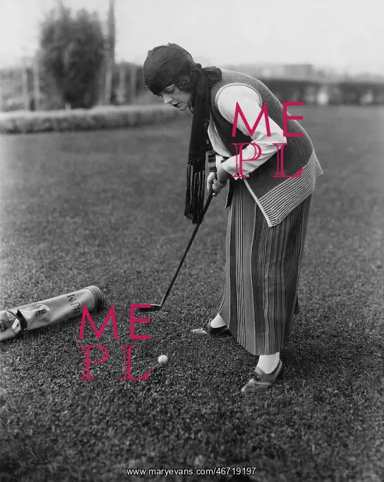  : Woman playing golf