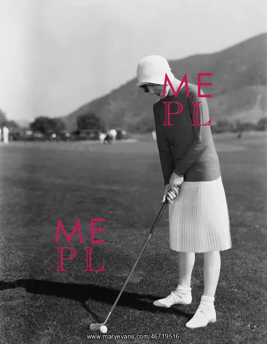  : Woman playing golf