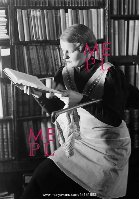 : Woman reading : Woman reading