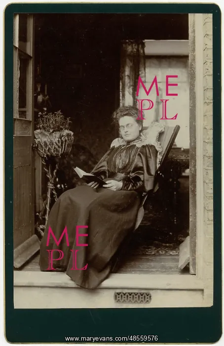  : Woman reading a book