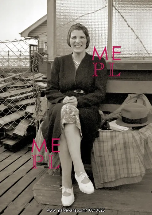 : Woman at the seaside : Woman at the seaside