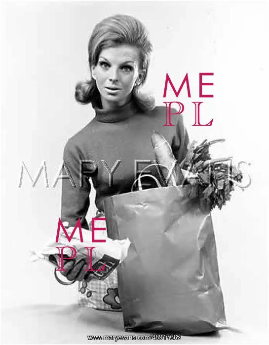  : WOMAN WITH SHOPPING
