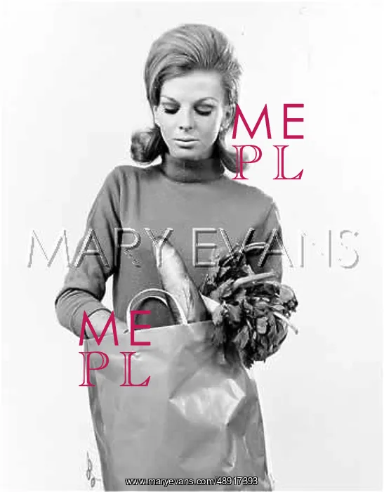  : WOMAN WITH SHOPPING