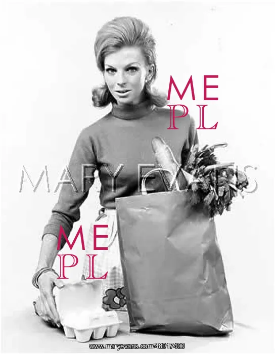  : WOMAN WITH SHOPPING