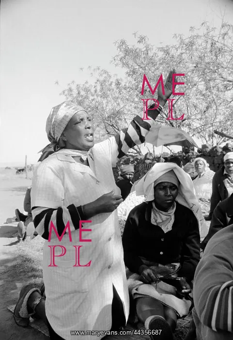 : Woman speaks at indaba in Driefontein against forced : Woman speaks at indaba in Driefontein against forced