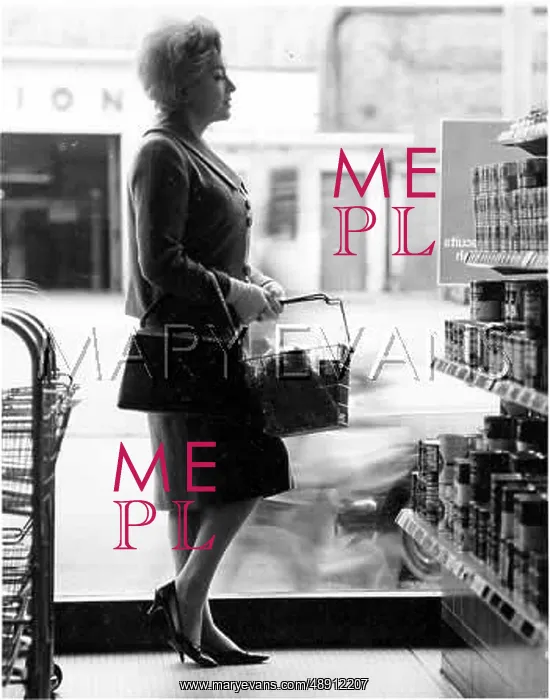 : WOMAN IN A SUPERMARKET : WOMAN IN A SUPERMARKET