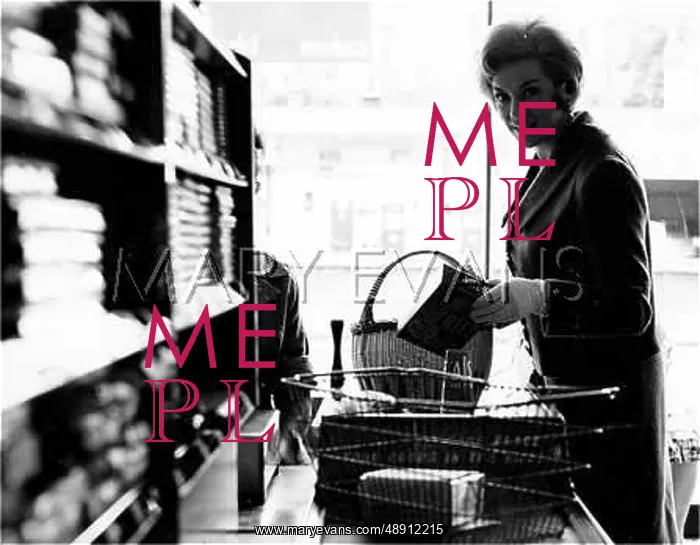 : WOMAN IN A SUPERMARKET : WOMAN IN A SUPERMARKET