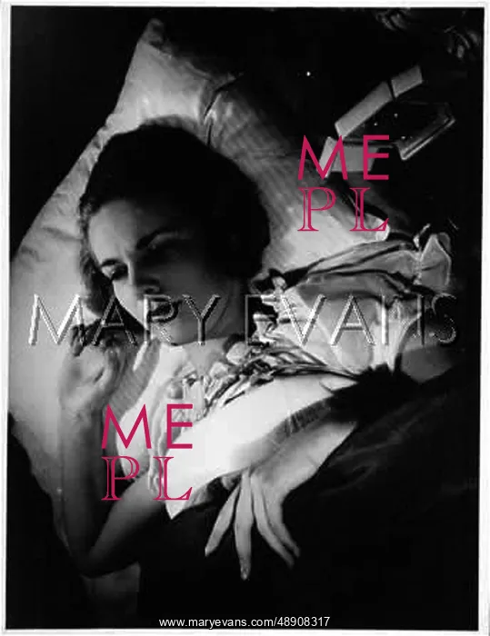 : WOMAN WAKING UP 1940S : WOMAN WAKING UP 1940S