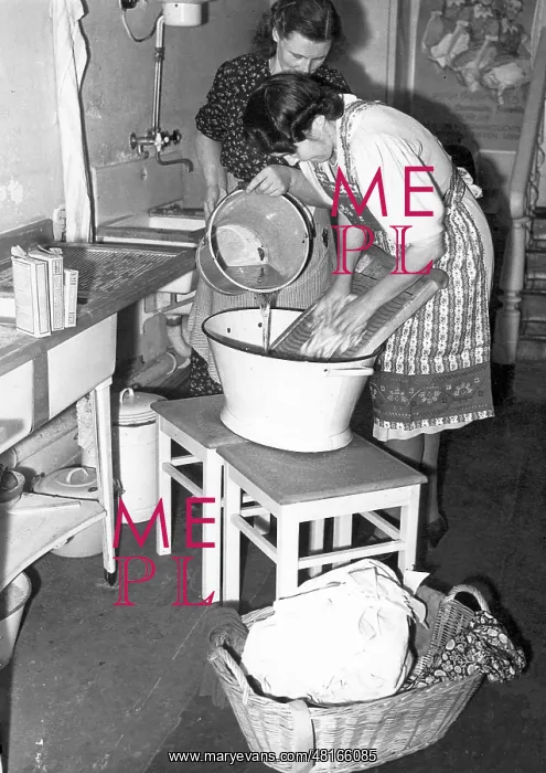 : Woman while washing, 1943 : Woman while washing, 1943