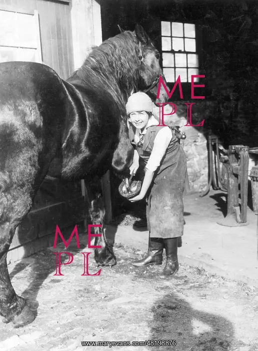: Woman works as blacksmith, 1927 : Woman works as blacksmith, 1927
