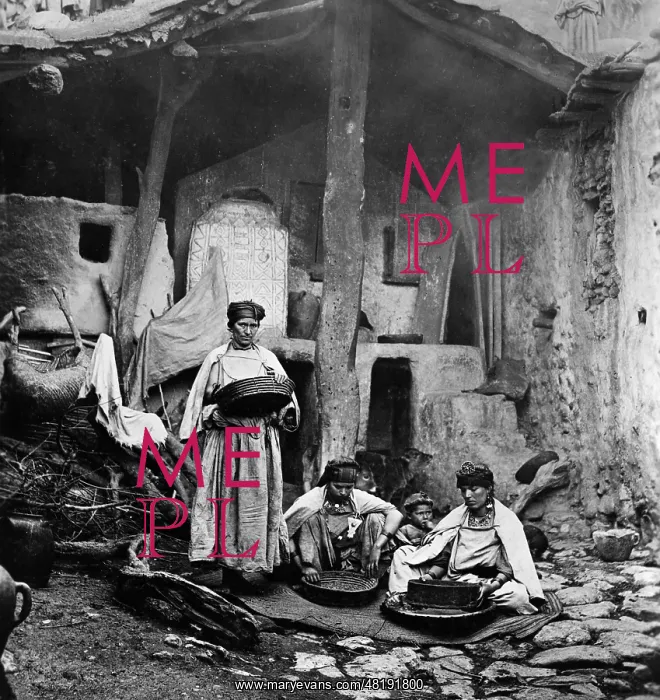: Women in Algeria, 1928 : Women in Algeria, 1928