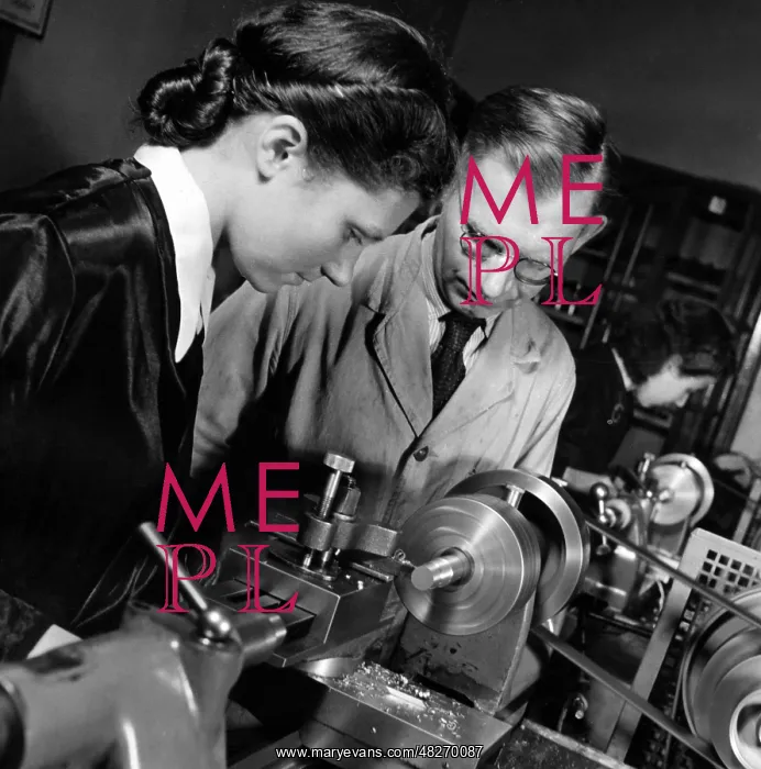 : Women in the armaments industry, 1940 : Women in the armaments industry, 1940