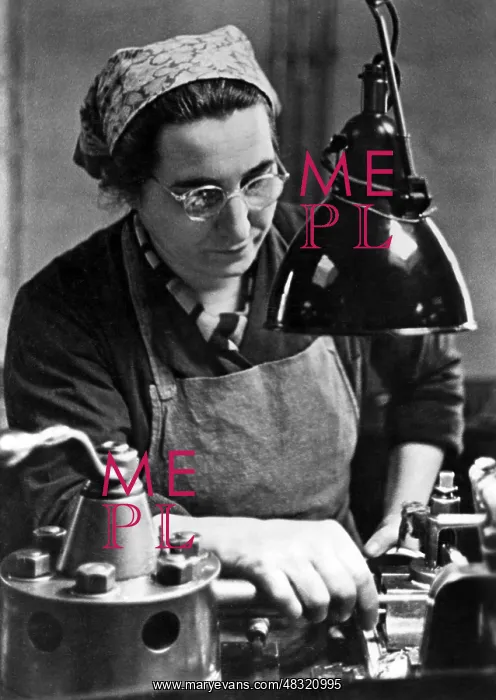 : Women in the arms industry, 1943 : Women in the arms industry, 1943