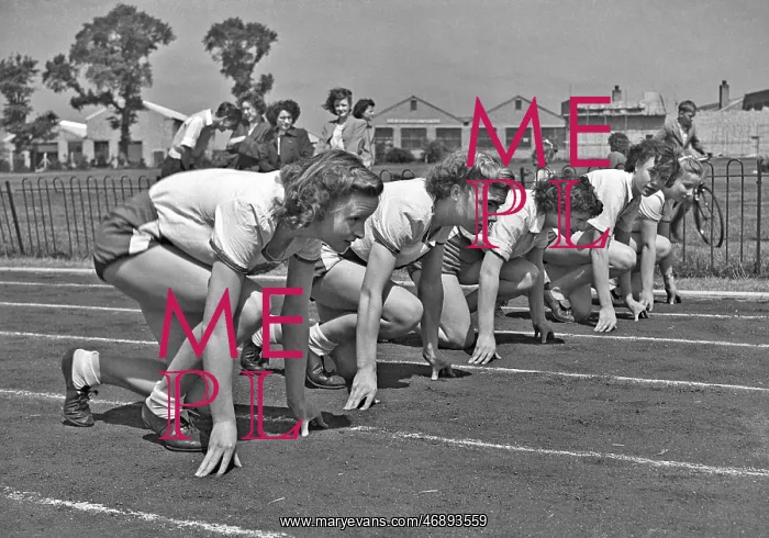 : Women athletes on the starting line : Women athletes on the starting line