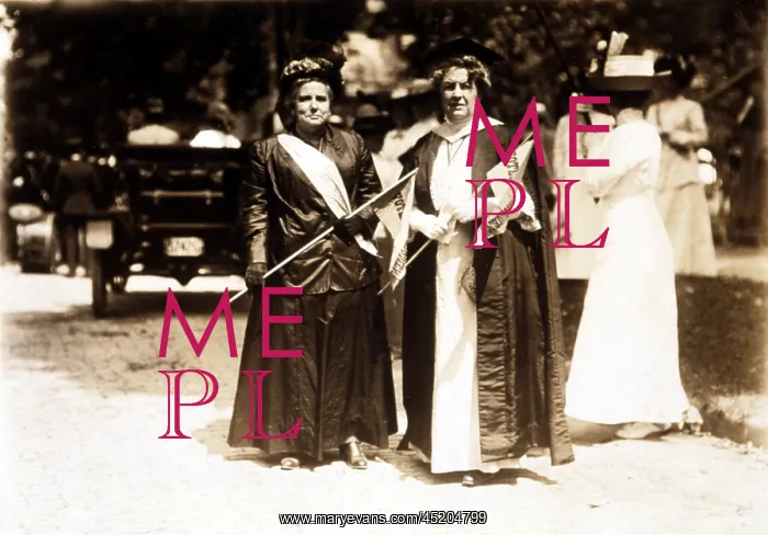 : Women attending a suffrage parade, U.S. ? : Women attending a suffrage parade, U.S. ?