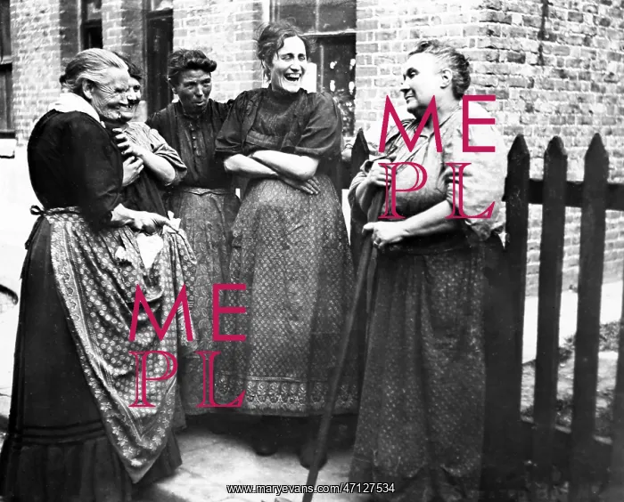  : Women chatting