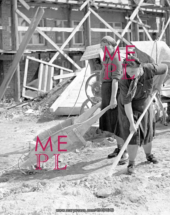  : Women in construction