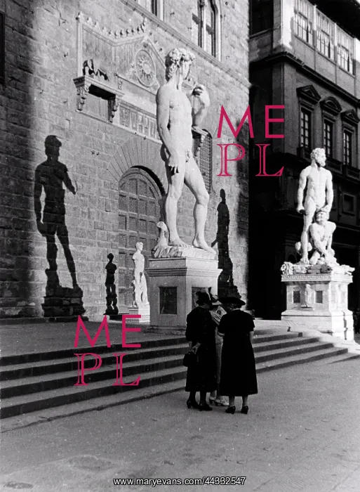 : Women conversing in piazza della : Women conversing in piazza della