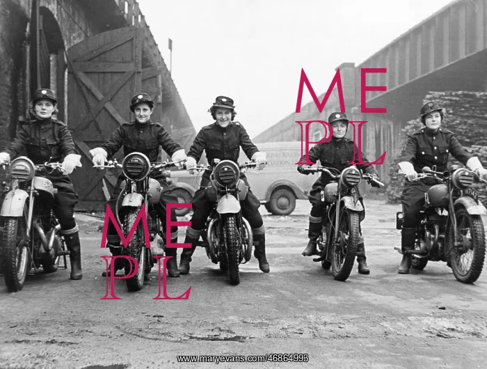 : Women dispatch riders in training, WW2 : Women dispatch riders in training, WW2