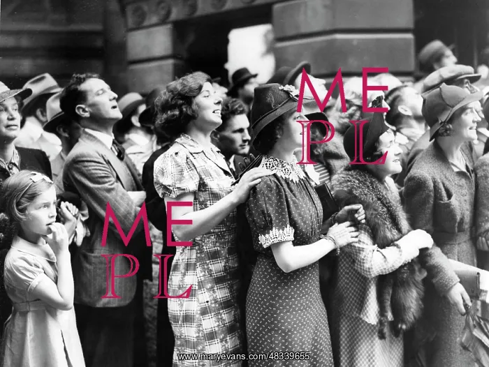 : Women in Downing Street, 1939 : Women in Downing Street, 1939
