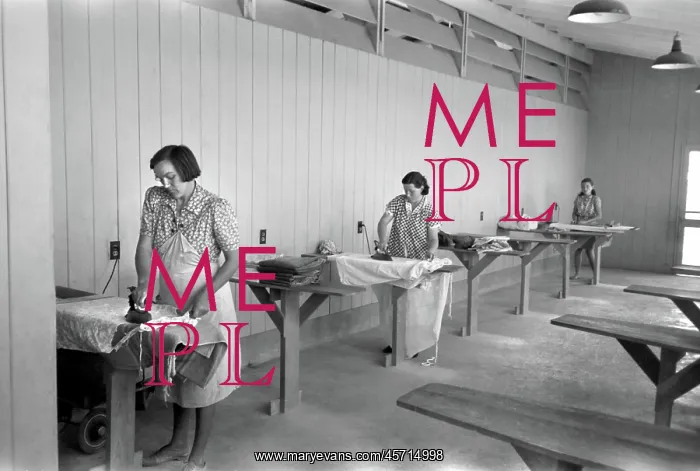 : Women - ironing - migrant workers : Women - ironing - migrant workers