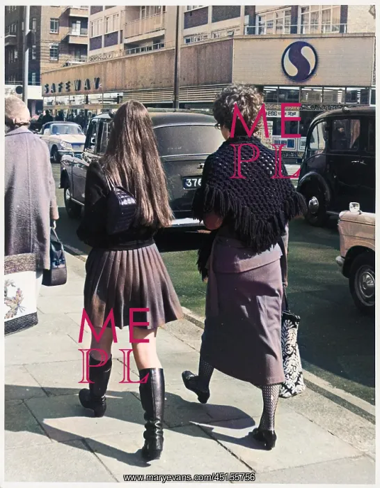 : TWO WOMEN ON KINGS ROAD : TWO WOMEN ON KINGS ROAD