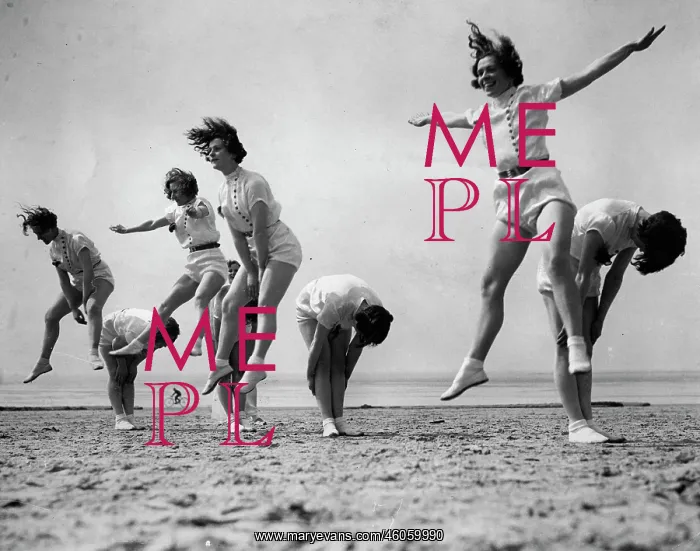 : Women leapfrog : Women leapfrog