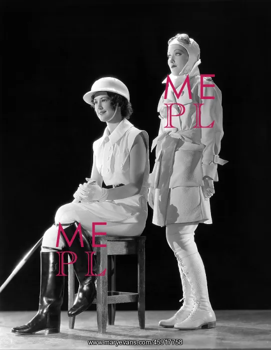 : Women of leisure : Women of leisure