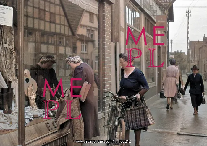  : Women looking in a shop window