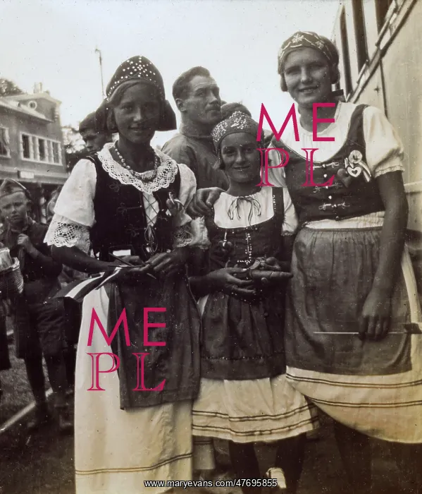  : Women in national costume