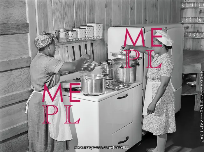 : Women - Occupations - Cooks - Migratory Labour Camp : Women - Occupations - Cooks - Migratory Labour Camp