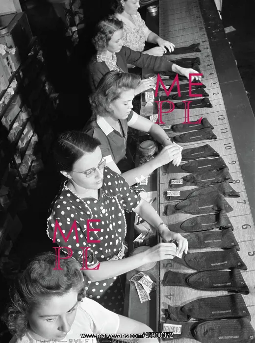 : Women - Occupations - Manufacturing - WWII : Women - Occupations - Manufacturing - WWII