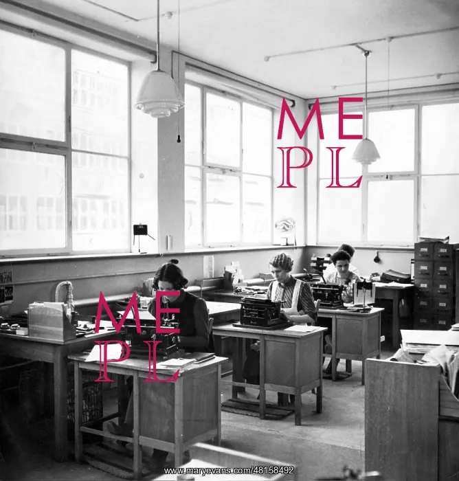 : Women during office work, 1932 : Women during office work, 1932