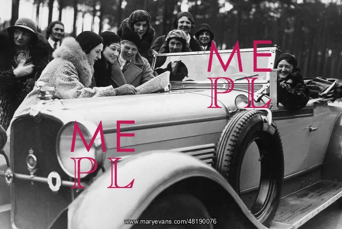 : Women on an outing with the car, 1930's : Women on an outing with the car, 1930's