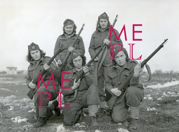 : Women partisans who are fighting against the Germans : Women partisans who are fighting against the Germans
