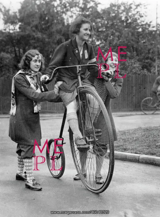 : Women on penny farthing : Women on penny farthing