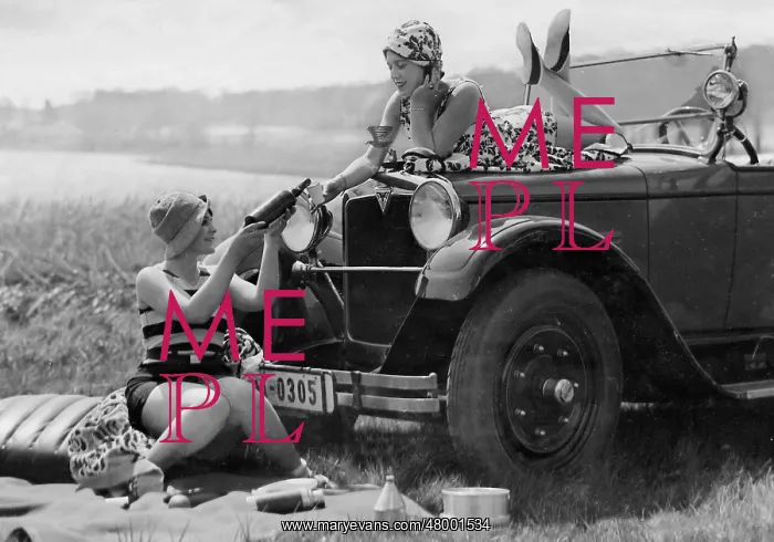 : Women at a picnic, 1928 : Women at a picnic, 1928