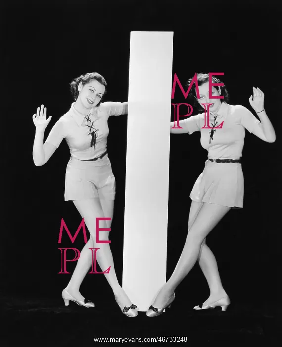 : Women posing with big letter I : Women posing with big letter I