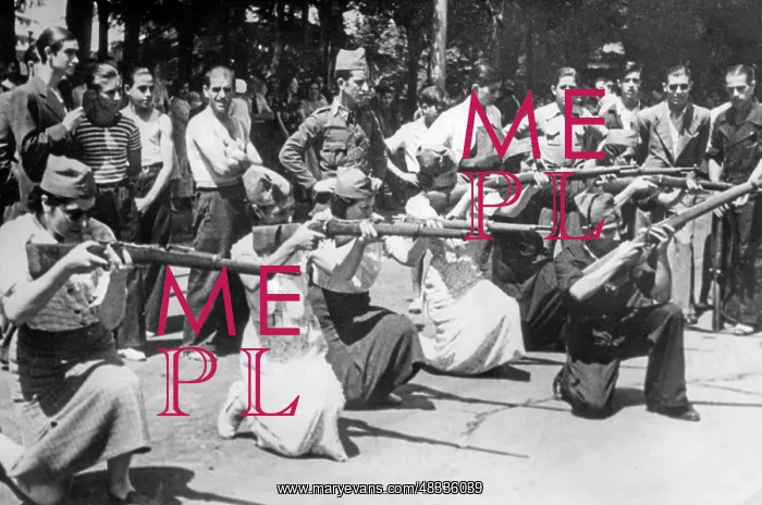 : Women practicing shooting in Madrid, 1936 : Women practicing shooting in Madrid, 1936